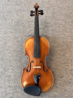 Violine 4/4 individuelle Handarbeit. Firma Petz, Wien
